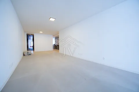 Sala em toda a extensão da varanda