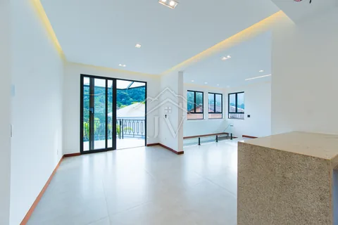 Sala com saída para a varanda